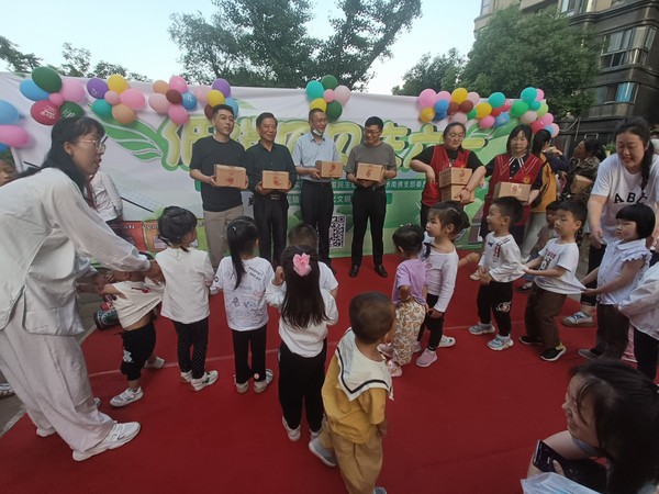 2022年5月30日，文昌花园社区新时代文明实践站开展&ldquo;低碳贝贝庆六一&lsquo;儿童节主题汇演活动。（拍摄单位：文昌花园社区 拍摄人：沈元） (2).jpg