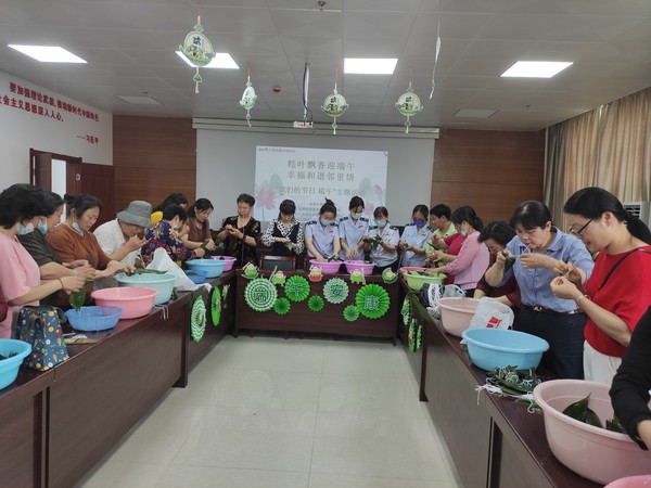 2022年5月31日,文昌花园社区新时代文明实践站开展“粽叶飘香迎端午 幸福和谐邻里情”我们的节日 端午主题活动。(拍摄单位:文昌花园社区 拍摄人:周婷婷) (3).jpg