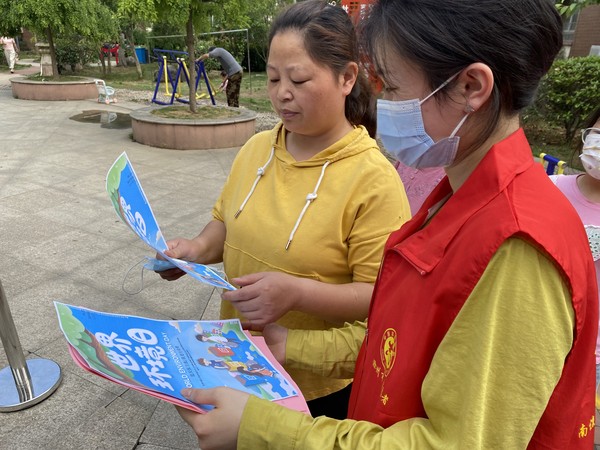2022年6月5日区农业农村局在红庙社区开展“世界环境日”主题宣传活动.jpg