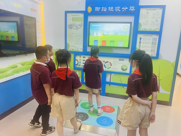 2022年6月11日阳明社区开展“垃圾分类从我做起”主题活动(拍摄人:仝基莉,拍摄单位:阳明社区) (2).jpg
