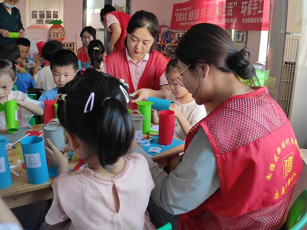 2022年6月15日，文昌花园社区新时代文明实践站开展&ldquo;变废为宝 创意无限 共享绿色低碳生活&rdquo;环保手工创作活动。（拍摄单位：文昌花园社区 拍摄人：周婷婷） (8).jpg