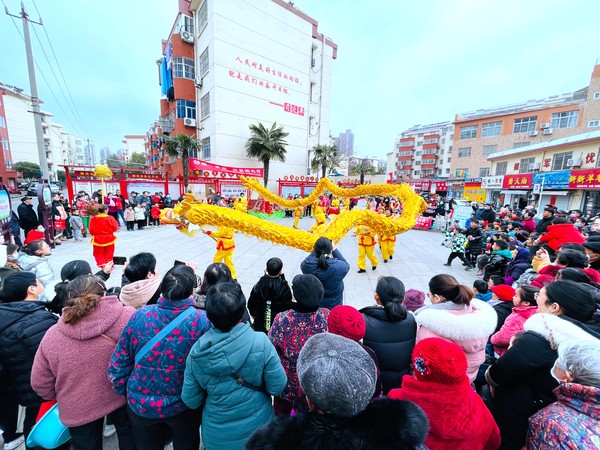 2022年2月10日 银东社区新时代文明实践站开展“文明家庭扬家风,其乐融融闹元宵”——2022年滁州市“我们的节日·元宵”家庭文明建设主题活动。 拍摄者:王阳 工作单位:银东社区 (1).jpg