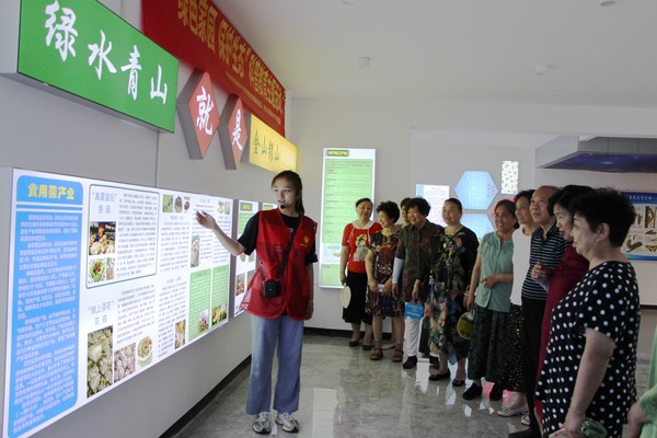 6月22日，南谯区新时代文明实践志愿服务总队联合同乐街道新时代文明实践所组织辖区居民在同乐长廊生态科普馆开展“绿色家园 保护生 (1) - 副本.jpg