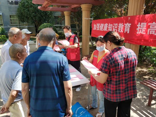 2022年7月7日 中都社区开展“加强知识教育 提高人民健康水平”志愿宣传活动(拍摄人:魏学静 拍摄来源:中都社区) (4).jpg
