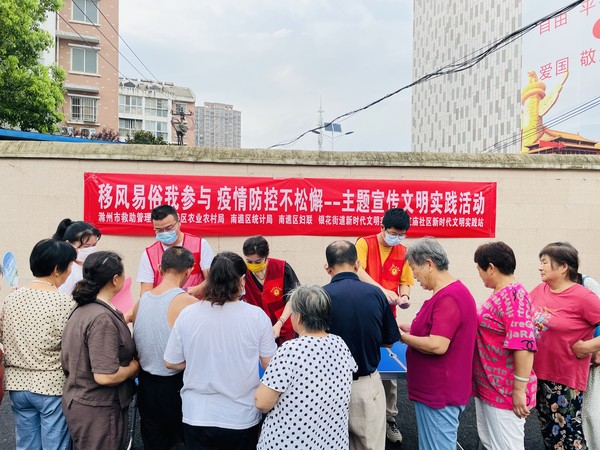红庙社区新时代文明实践站，2022年7月7日，在创业中苑一期开展“移风易俗我参与 疫情防控不松懈”主题宣传活动。（拍摄作者：红庙社区高超） (1).jpg