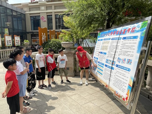 永乐社区新时代文明实践站，2022年7月8日，开展“珍爱生命 预防溺水”主题宣传活动（拍摄单位：永乐社区 拍摄者：梁爽） (1).JPG