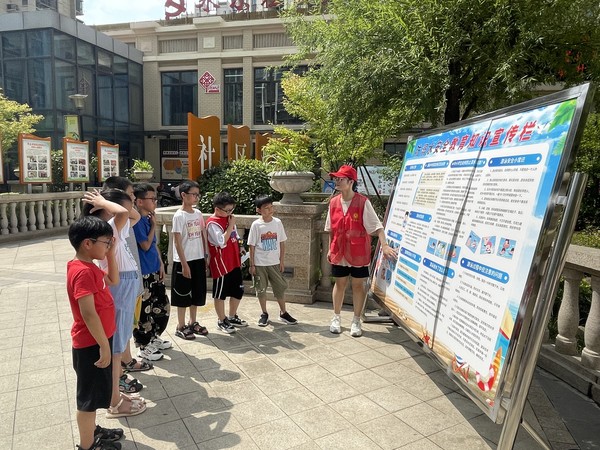 永乐社区新时代文明实践站，2022年7月8日，开展“珍爱生命 预防溺水”主题宣传活动（拍摄单位：永乐社区 拍摄者：梁爽） (2).JPG