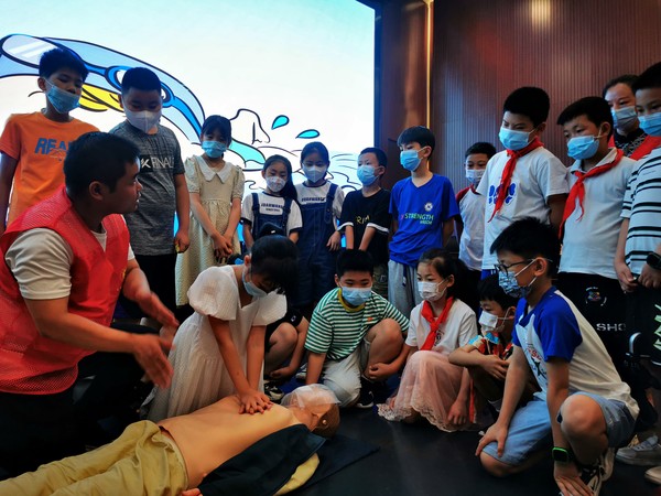 发能国际城社区7月5日开展防溺水讲座 (2).jpg