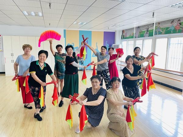 红庙社区新时代文明实践站，2022年8月1日，在红庙社区开展&ldquo;舞动人生 健康随行&rdquo;主题健身活动 (1).jpg