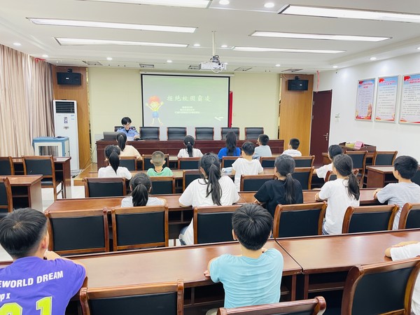 红庙社区新时代文明实践站联合南谯区妇联和银花街道司法所,2022年8月21日,在红庙社区开展“反对校园霸凌”主题讲座活动(拍摄作者:红庙社区高超) (7).jpg