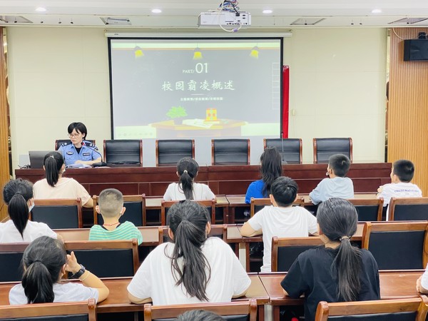 红庙社区新时代文明实践站联合南谯区妇联和银花街道司法所,2022年8月21日,在红庙社区开展“反对校园霸凌”主题讲座活动(拍摄作者:红庙社区高超) (8).jpg