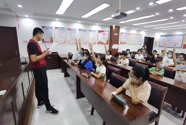 红庙社区新时代文明实践站联合南谯区妇联和银花街道司法所,2022年8月21日,在红庙社区开展“反对校园霸凌”主题讲座活动(拍摄作者:红庙社区高超) (6).jpg