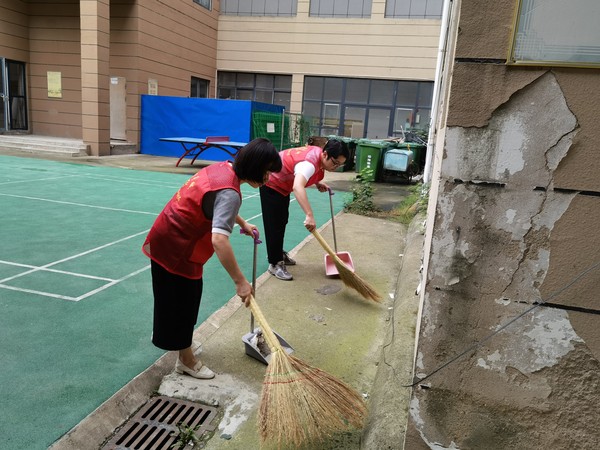 2022年8月30日,区农业农村局、区农机管理中心在瑶海农机大市场开展“我爱我家见行动”新时代文明实践主题活动 (1).jpg