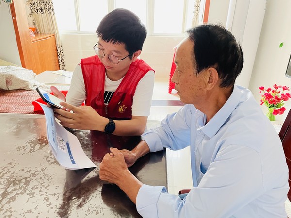 红庙社区新时代文明实践站,2022年9月1日,在创业中苑二期开展“智慧助老 老有所学”主题志愿服务活动(拍摄作者:红庙社区何荣刘) (1).jpg