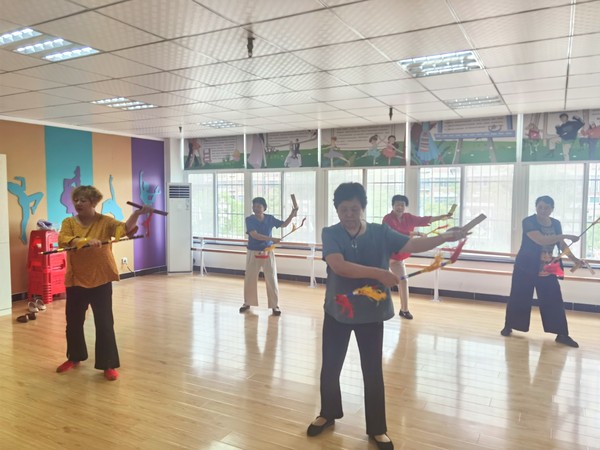 红庙社区新时代文明实践站,2022年9月1日,在红庙社区开展“弘扬传统文化 舞出健康生活”主题宣传文化活动(拍摄作者:红庙社区刘申昇) (1).jpg