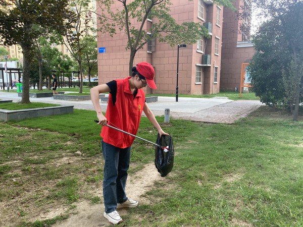 2022年9月2日，南谯区农业农村局在创业中苑二期小区开展&ldquo;周五一小时 扮靓我的家&rdquo;新时代文明实践活动 (2).jpg