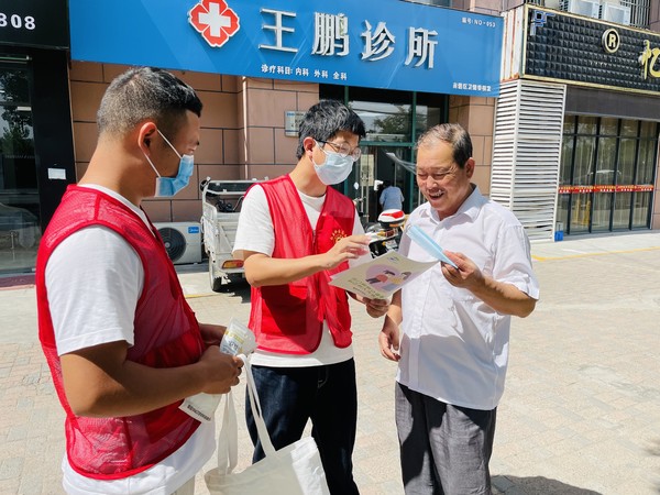 红庙社区新时代文明实践站，2022年9月7日，在创业人中苑二期开展&ldquo;科学佩戴口罩 文明健康出行&rdquo;主题志愿服务活动（拍摄作者：红庙社区何荣刘） (1).jpg