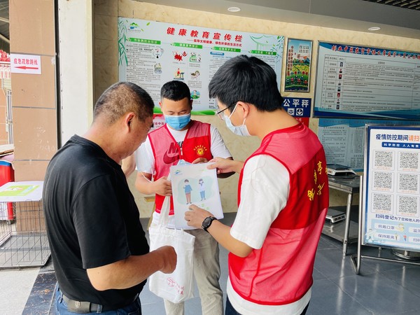红庙社区新时代文明实践站，2022年9月7日，在创业人中苑二期开展&ldquo;科学佩戴口罩 文明健康出行&rdquo;主题志愿服务活动（拍摄作者：红庙社区何荣刘） (4).jpg