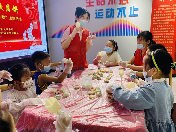 2022年9月8日阳明社区开展我们的节日中秋主题活动（拍摄人：仝基莉，拍摄单位：阳明社区） (2).jpg