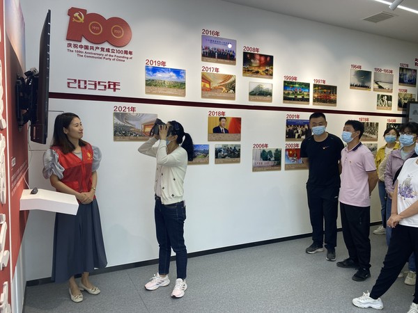 2022年8月30日，陡岗社区组织龙蟠小学青年教师开展&ldquo;巾帼心向党，喜迎二十大&rdquo;志愿宣传活动（拍摄单位：陡岗社区，拍摄人：高茜子） (2).JPG