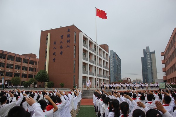 1.升旗仪式.JPG