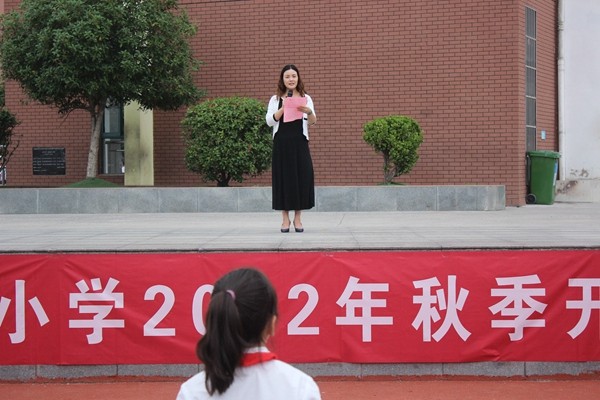 2.校长致辞.JPG