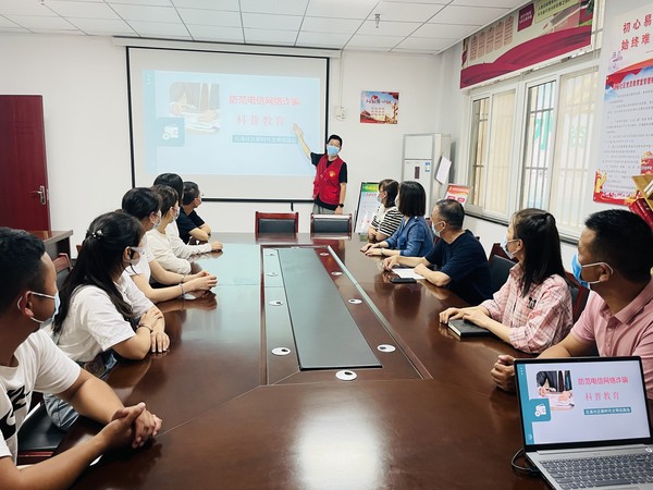 红庙社区新时代文明实践站,2022年9月13日,在红庙社区开展防范电信网络诈骗主题科普教育活动(拍摄作者:红庙社区高超) (2).jpg