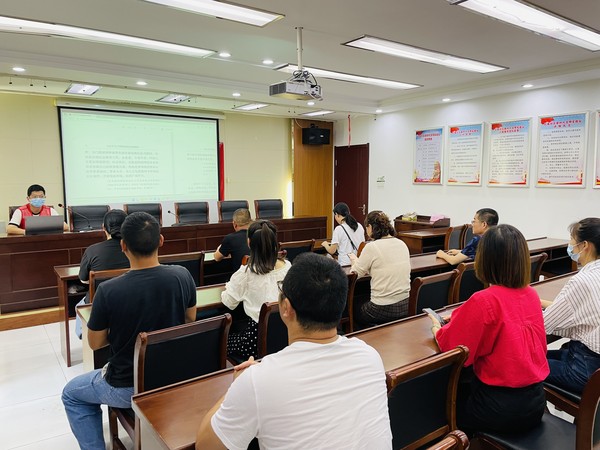 红庙社区新时代文明实践站,2022年9月16日,在红庙社区开展《习近平关于网络强国论述摘编》主题宣讲活动(拍摄作者:红庙社区何荣刘) (5).jpg