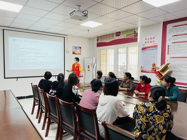 红庙社区新时代文明实践站，2022年9月20日，开展《中华人民共和国食品安全法》主题普法教育（拍摄作者：红庙社区何荣刘） (3).jpg
