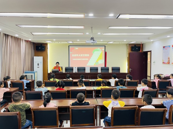 红庙社区新时代文明实践站,2022年9月26日下午,在红庙社区开展未成年人安全教育活动(拍摄作者:红庙社区高超) (5).jpg