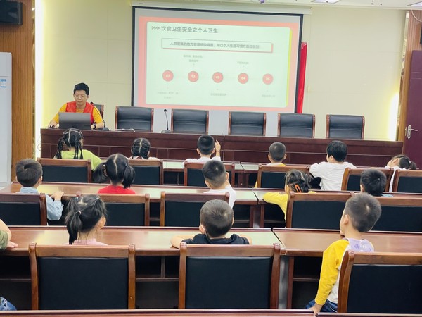 红庙社区新时代文明实践站,2022年9月26日下午,在红庙社区开展未成年人安全教育活动(拍摄作者:红庙社区高超) (2).jpg