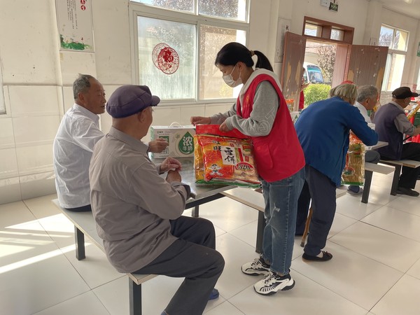9月29日 南谯区在皇甫养老中心开展&ldquo;我们的节日&bull;重阳&rdquo;志愿服务活动1.JPG