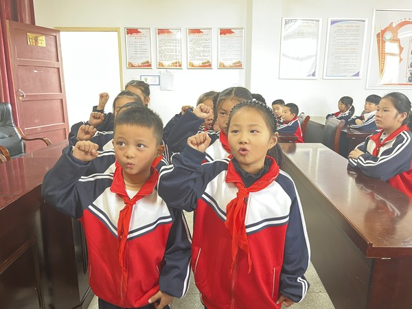 2022年10月13日，滁州市南谯区沙河学校开展&ldquo;喜迎二十大，争做好队员&rdquo;一年级分批入队主题活动（宣示）.jpg