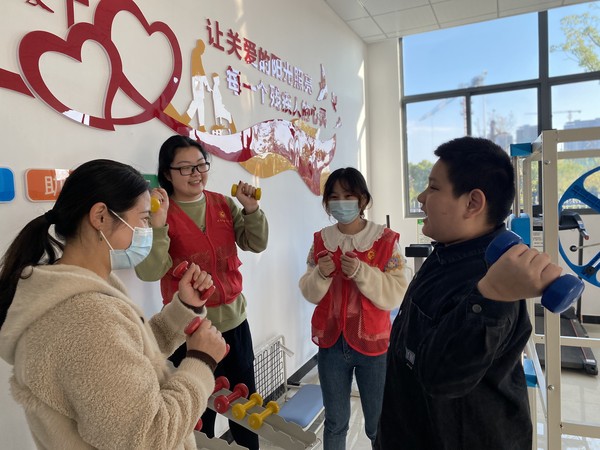 陡岗社区2022年10月14日，联合滁州市应急管理局、南谯区志愿服务总队开展&ldquo;扶残助残，点亮梦想&rdquo;残疾人康复训练主题活动（拍摄单位：陡岗社区，拍摄人：高茜子） (3).JPG