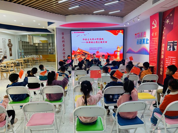 滁州市南谯区同乐街道阳明社区新时代文明实践站，2022年10月12日，开展社会主义核心价值观之红歌幼儿唱主题活动（拍摄人：仝基莉，拍摄单位：阳明社区）.jpg