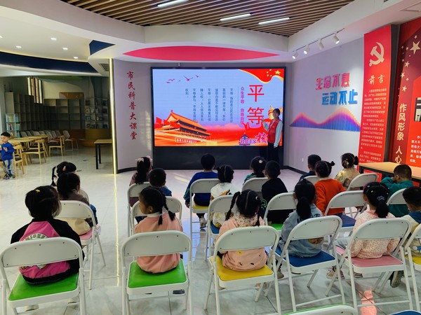 滁州市南谯区同乐街道阳明社区新时代文明实践站，2022年10月12日，开展社会主义核心价值观之红歌幼儿唱主题活动（拍摄人：仝基莉，拍摄单位：阳明社区） (2).jpg