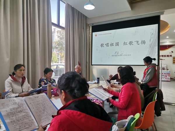 10月11日下午，同乐街道新时代文明实践所组织开展以“歌唱祖国 红歌飞扬”为主题组织红歌会的主题活动。拍摄 张子悦 单位 同乐街道.jpg