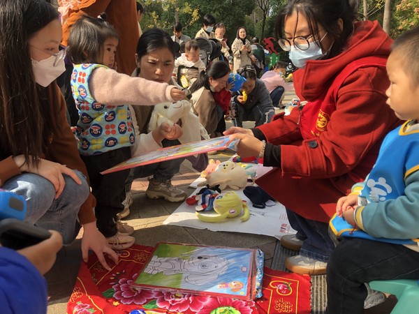 滁州市南谯区文昌花园社区新时代文明实践站，2022年11月1日，开展“爱心涌动 真情无限”爱心义卖活动（拍摄单位：文昌花园社区 拍摄人：周婷婷） (7).jpg