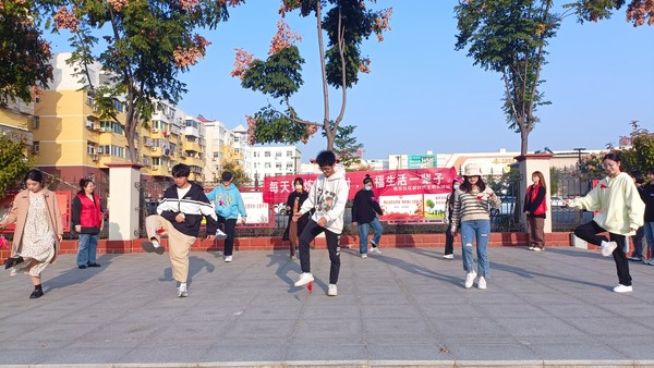 银东社区2022年11月2日开展“每天锻炼一小时,幸福生活一辈子“——”踢毽子比赛,助力省运会“ 健身活动 拍摄者:王阳 (7).jpg