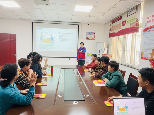 红庙社区新时代文明实践站，2022年11月2日在红庙社区开展民法典物权篇主题普法教育活动（拍摄作者：红庙社区高超） (5).jpg