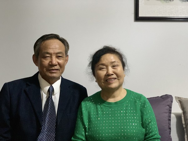 王明华和妻子李文华.jpg