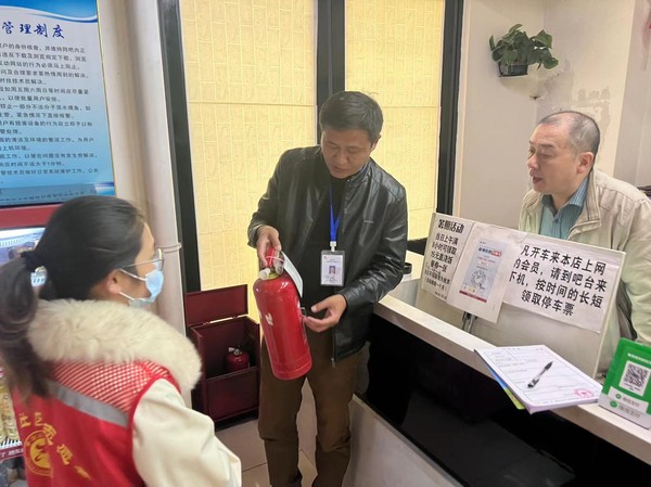 2022.10.13烂番茄网咖安全检查 (4).jpg