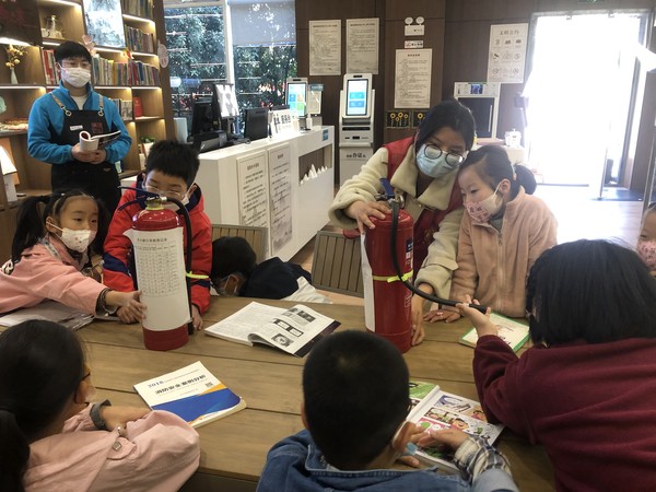 滁州市南谯区文昌花园社区新时代文明实践站，2022年11月3日，开展“遵守交通法规 安全文明出行”志愿服务活动（拍摄单位：文昌花园社区 拍摄人：周婷婷） (10).jpg
