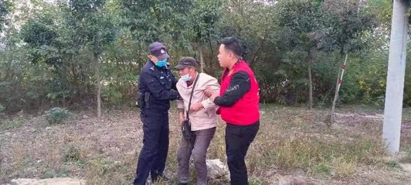 2022年11月1日，新塘村新时代文明实践站，帮助走失老人回家志愿服务 (2).jpg