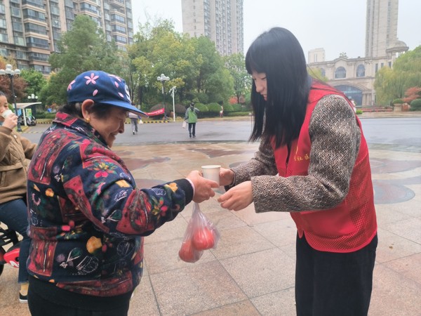 2022年11月19日，同乐社区组织开展“冬季热饮 温暖民心”主题活动（拍摄者：李黎，拍摄单位：同乐社区）3.jpg
