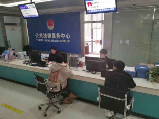 接待群众法律咨询.jpg
