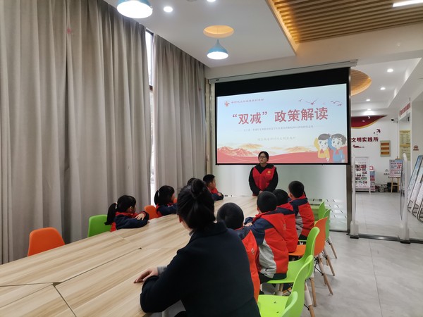 2022年11月25日，同乐街道组织开展“双减”政策解读活动（拍摄者：张子悦，拍摄单位：同乐街道）.jpg