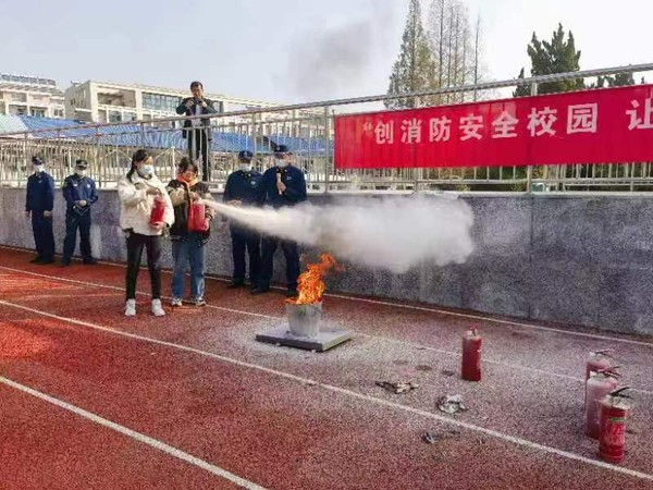 学生演练.jpg