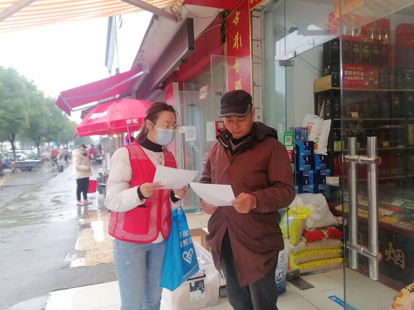 滁州市南谯区沙河镇沙河社区新时代文明实践站2022年11月17日组织开展&ldquo;倡导文明健康  绿色环保生活方式&rdquo;宣传活动（拍摄者：王淼；拍摄单位：南谯区沙河镇沙河社区）.jpg