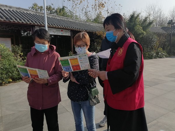 滁州市南谯区沙河镇沙河社区新时代文明实践站2022年11月25日组织开展&ldquo;垃圾分类从我做起&rdquo;主题活动（拍摄者：王淼；拍摄单位：南谯区沙河镇沙河社区）.jpg